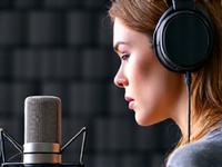 声優アフレコ体験の風景